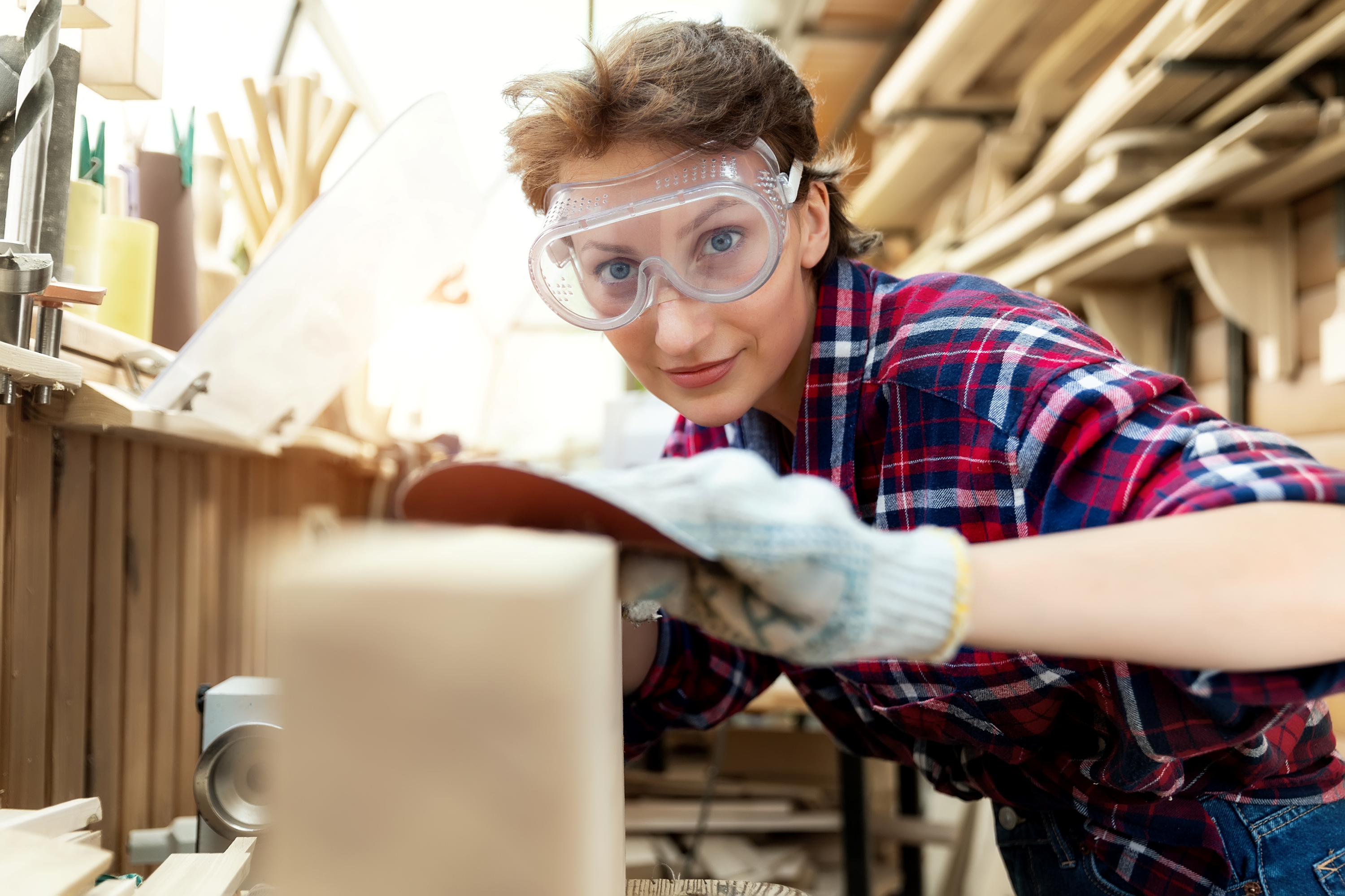 portrait-smiling-young-woman-working 3K.png__PID:0339dd5e-fb76-4d64-ab3b-15a18930d3a4